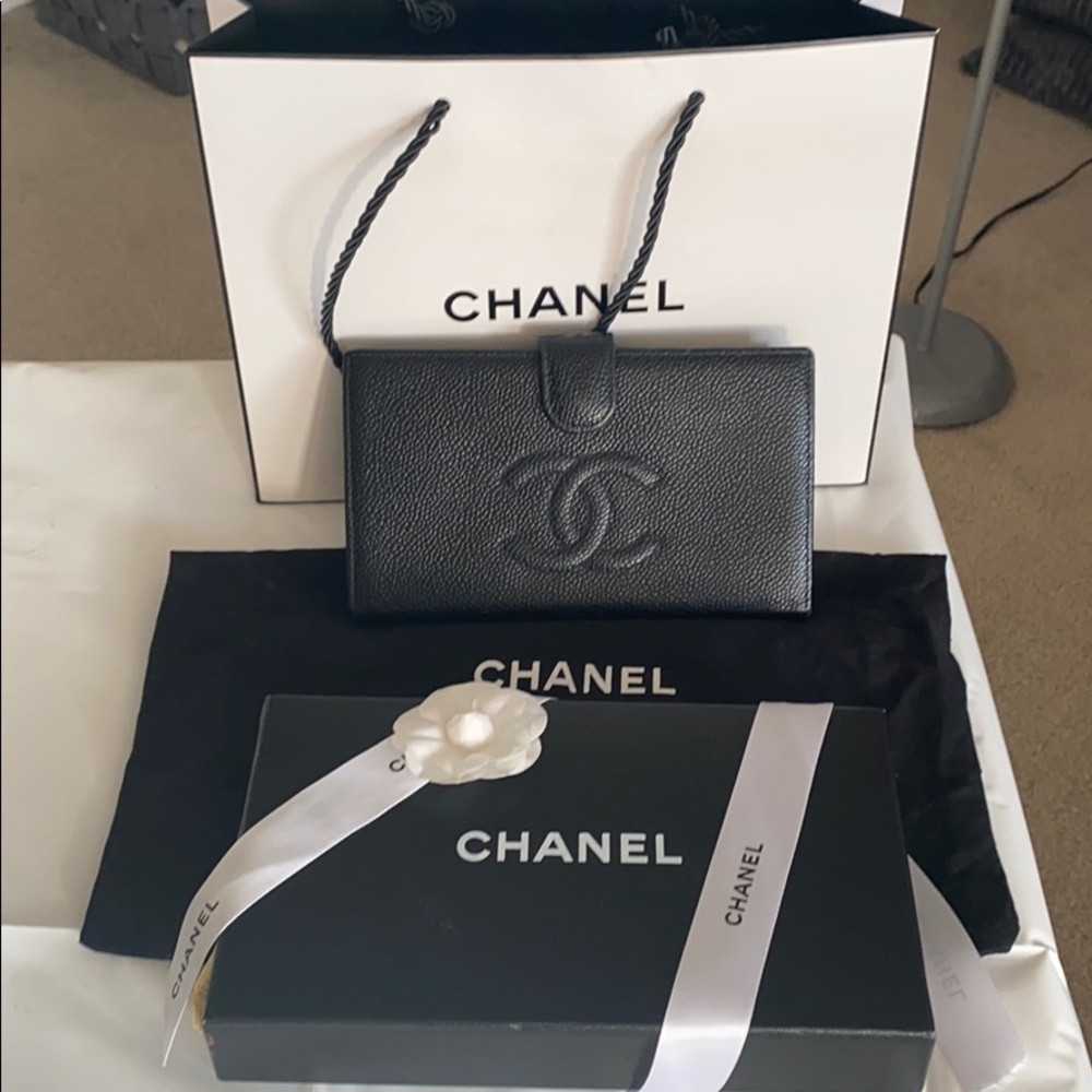 Chanel Caviar Black CC Wallet Authentic!!!!